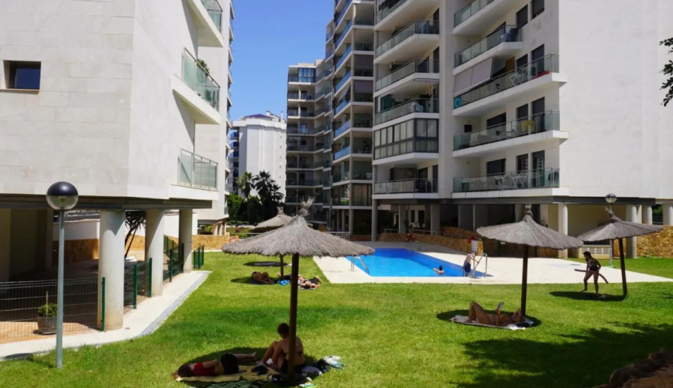 A generic square placeholder image with rounded corners in a figure.