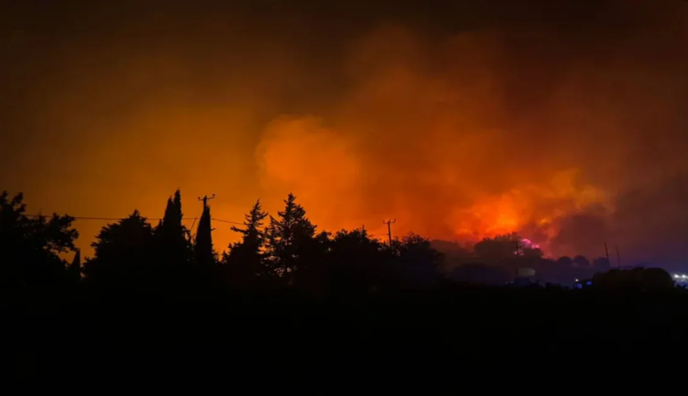 A generic square placeholder image with rounded corners in a figure.