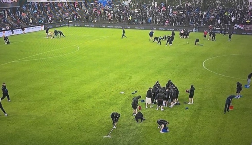 A generic square placeholder image with rounded corners in a figure.