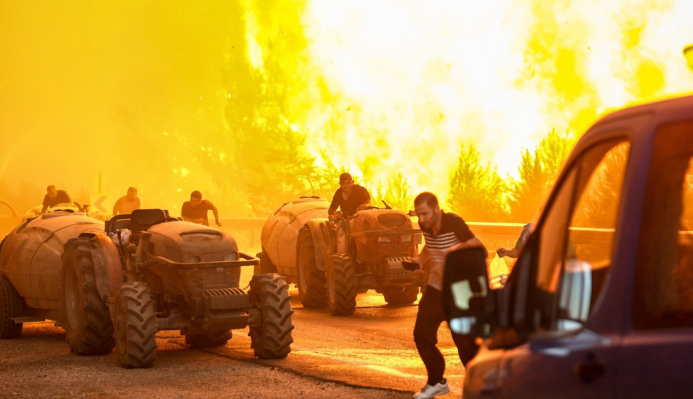 A generic square placeholder image with rounded corners in a figure.