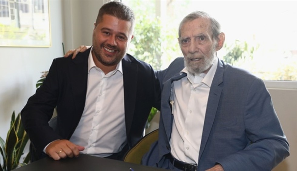 A generic square placeholder image with rounded corners in a figure.