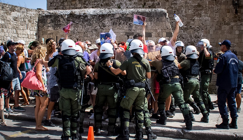 A generic square placeholder image with rounded corners in a figure.