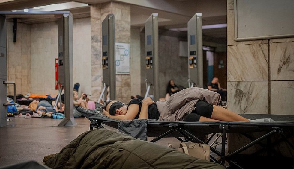 A generic square placeholder image with rounded corners in a figure.