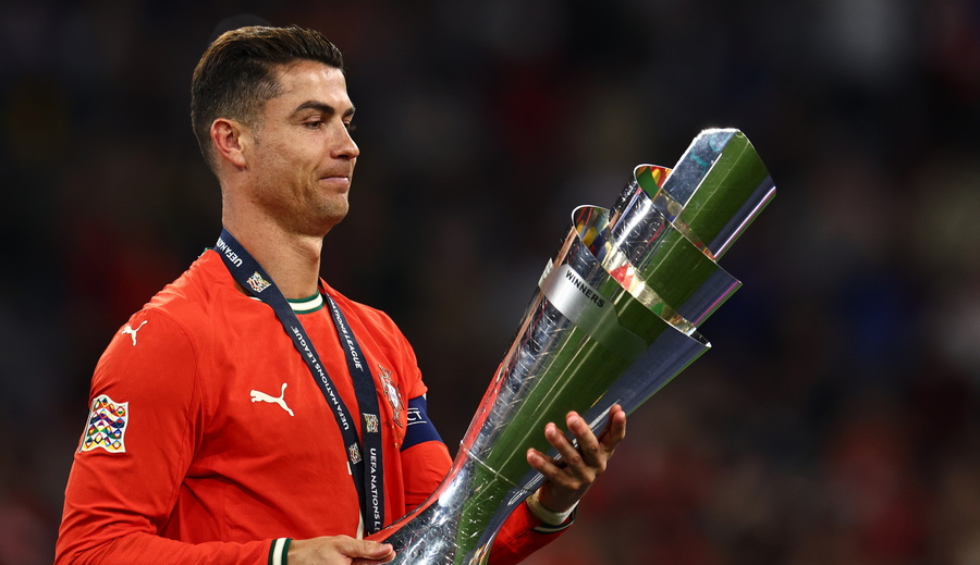 A generic square placeholder image with rounded corners in a figure.