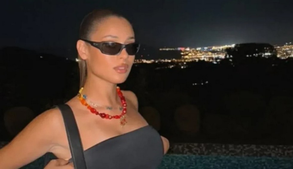 A generic square placeholder image with rounded corners in a figure.