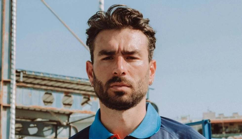 A generic square placeholder image with rounded corners in a figure.