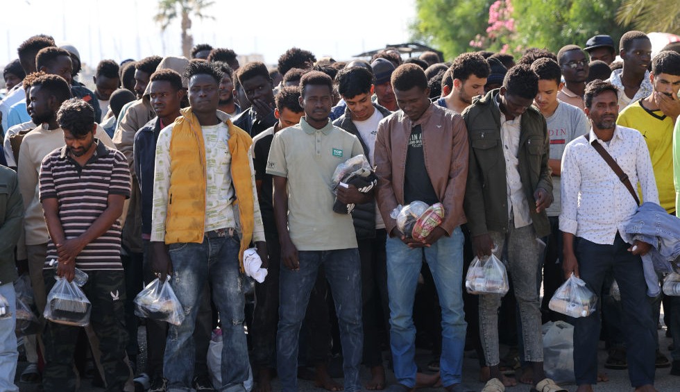 A generic square placeholder image with rounded corners in a figure.