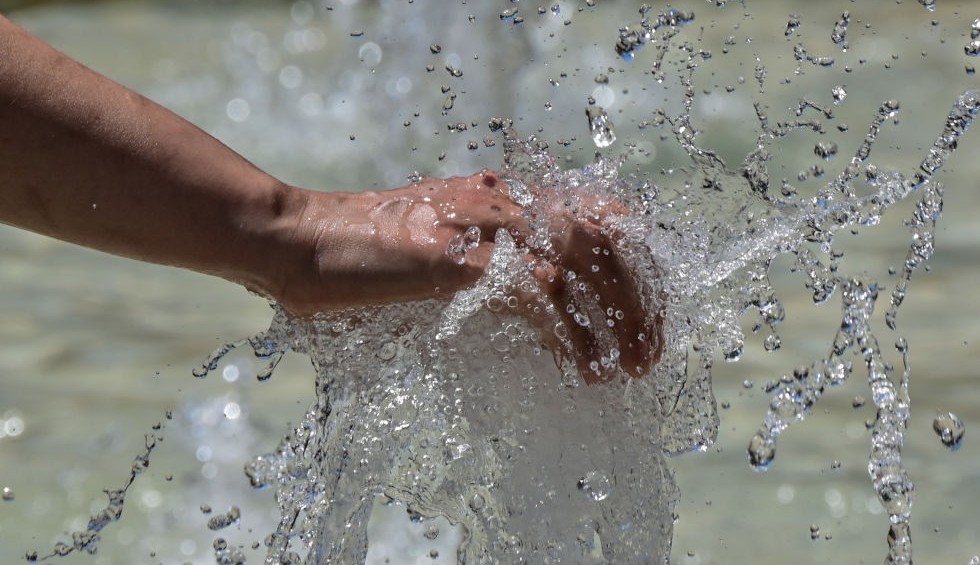 A generic square placeholder image with rounded corners in a figure.