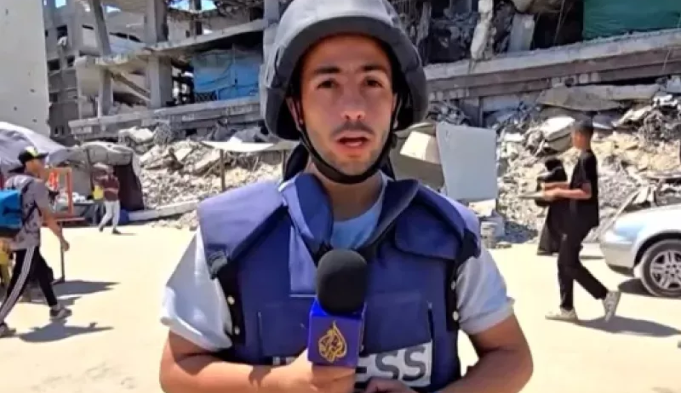 A generic square placeholder image with rounded corners in a figure.