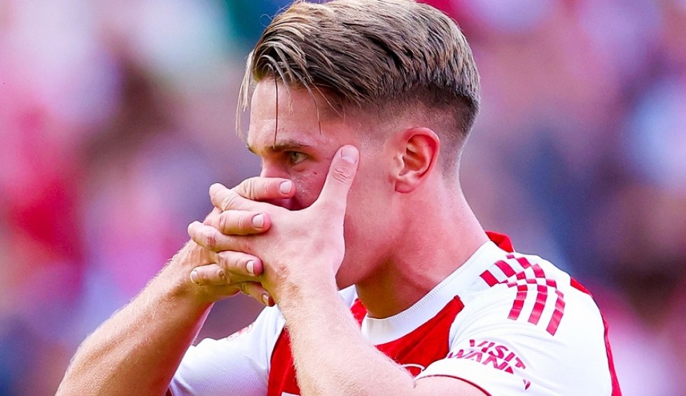 A generic square placeholder image with rounded corners in a figure.