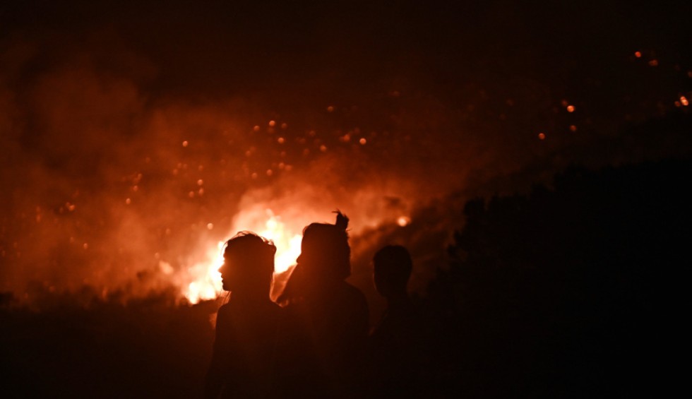 A generic square placeholder image with rounded corners in a figure.