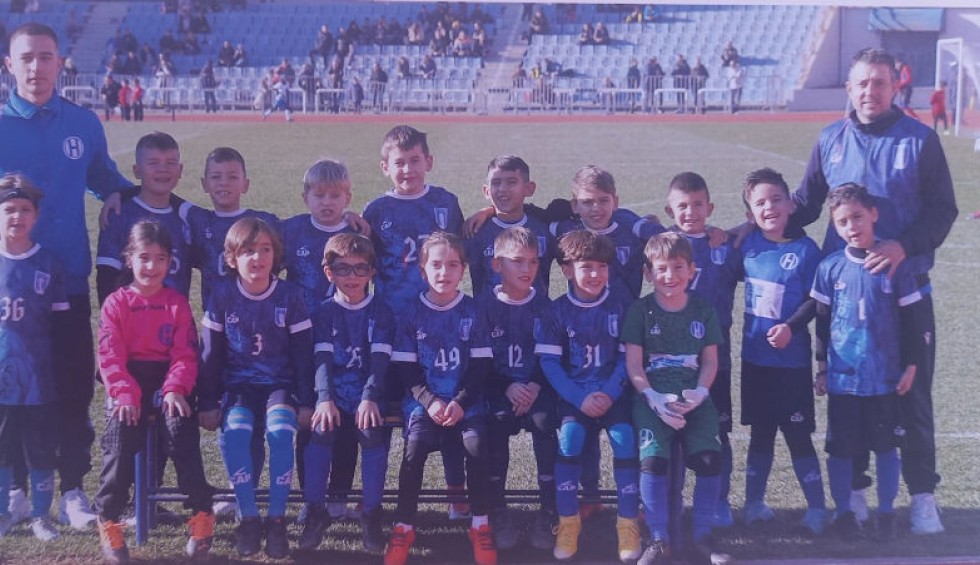 A generic square placeholder image with rounded corners in a figure.