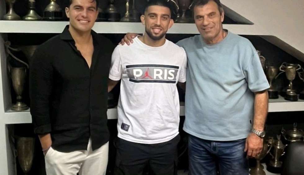 A generic square placeholder image with rounded corners in a figure.