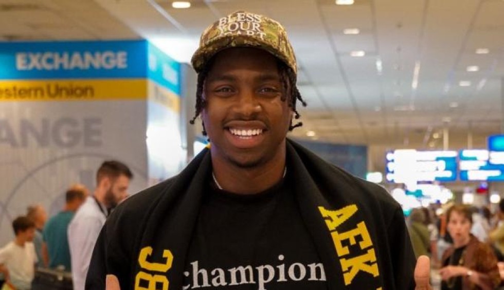 A generic square placeholder image with rounded corners in a figure.