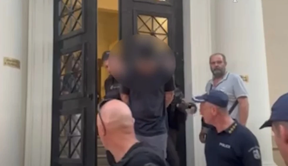 A generic square placeholder image with rounded corners in a figure.