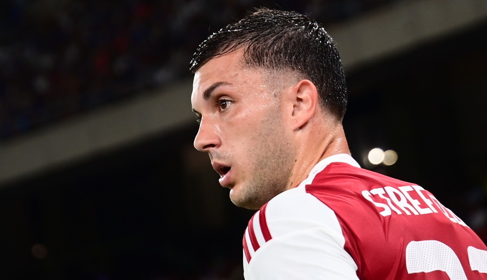 A generic square placeholder image with rounded corners in a figure.