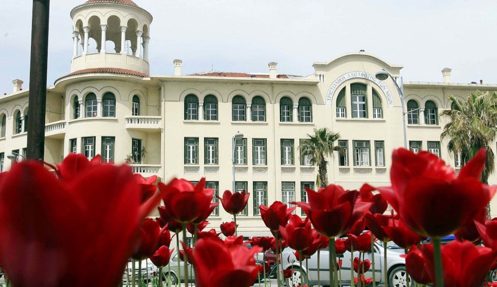 A generic square placeholder image with rounded corners in a figure.