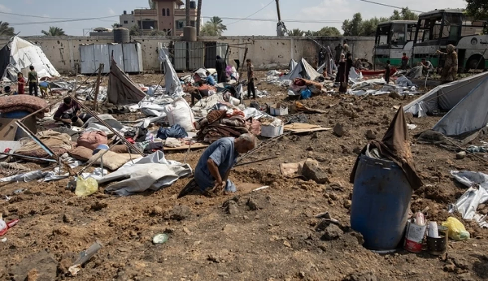 A generic square placeholder image with rounded corners in a figure.