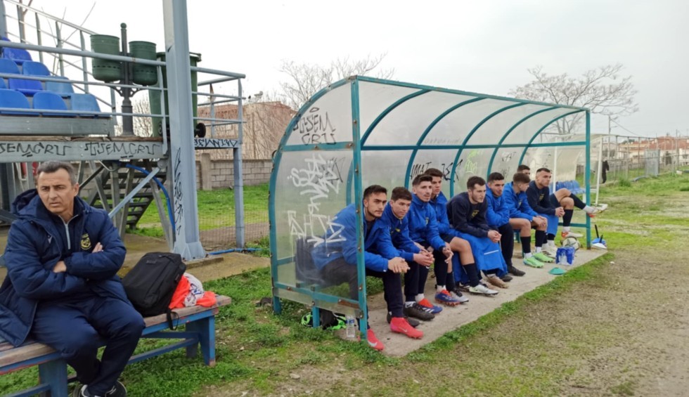 A generic square placeholder image with rounded corners in a figure.