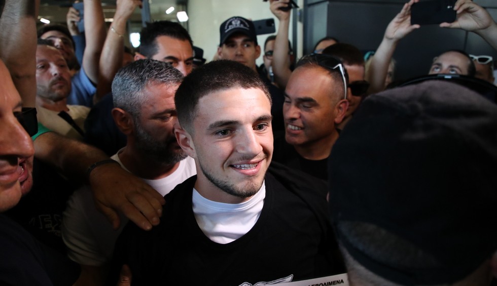 A generic square placeholder image with rounded corners in a figure.