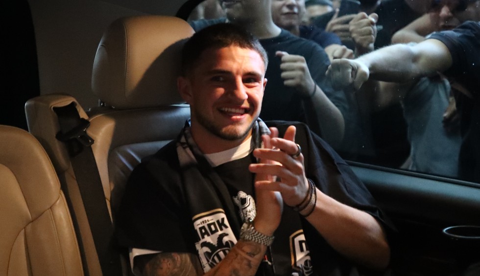 A generic square placeholder image with rounded corners in a figure.