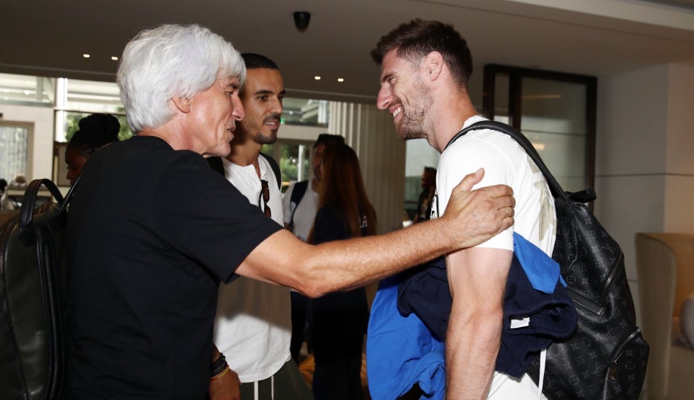 A generic square placeholder image with rounded corners in a figure.