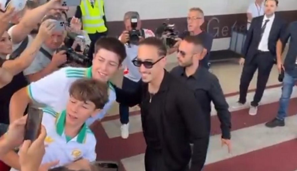 A generic square placeholder image with rounded corners in a figure.