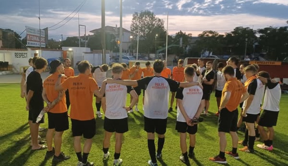 A generic square placeholder image with rounded corners in a figure.