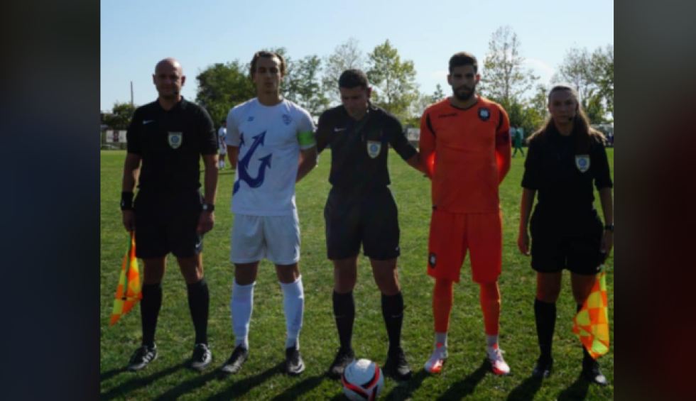 A generic square placeholder image with rounded corners in a figure.