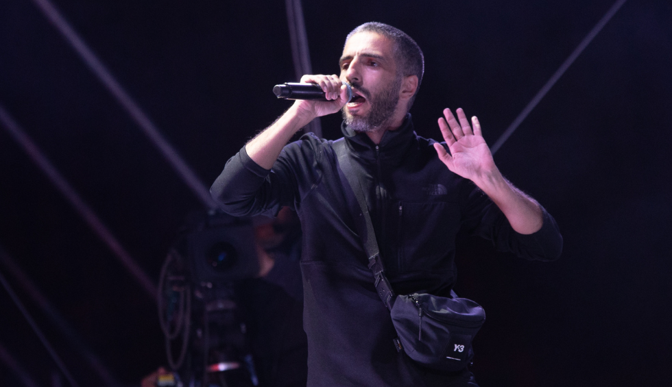 A generic square placeholder image with rounded corners in a figure.