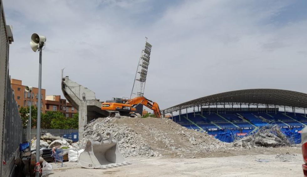 A generic square placeholder image with rounded corners in a figure.