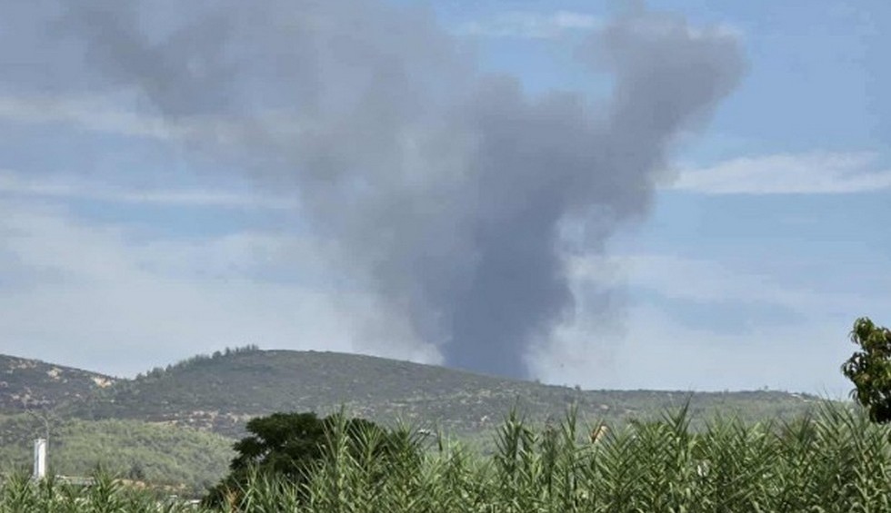 A generic square placeholder image with rounded corners in a figure.