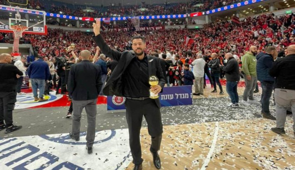 A generic square placeholder image with rounded corners in a figure.