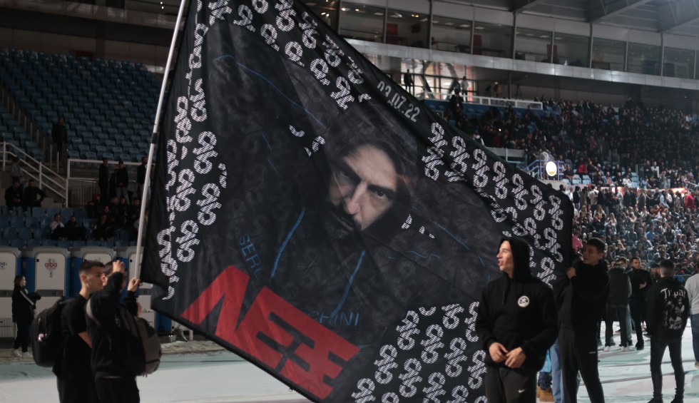 A generic square placeholder image with rounded corners in a figure.