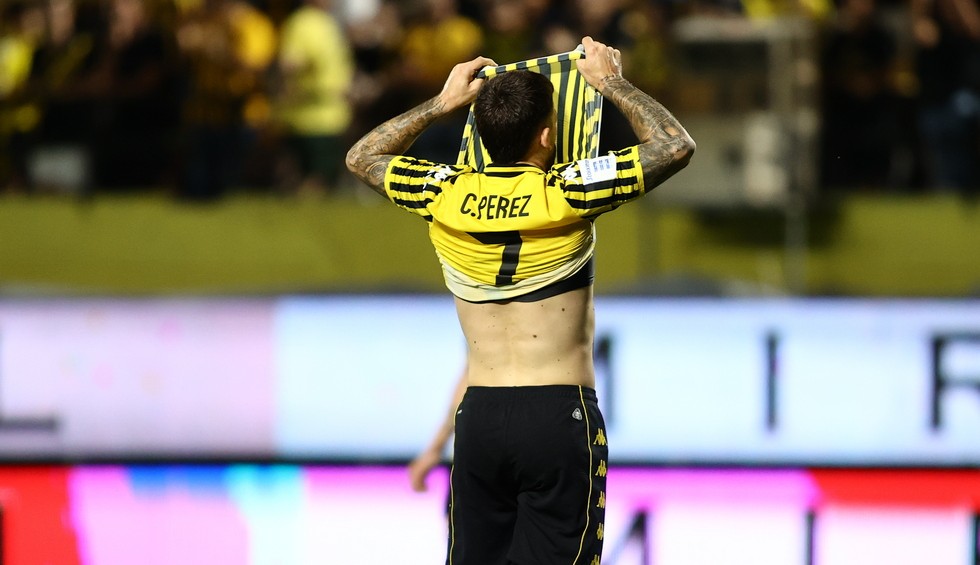 A generic square placeholder image with rounded corners in a figure.