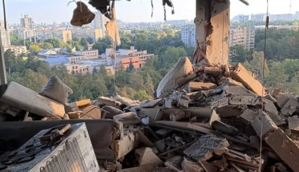 A generic square placeholder image with rounded corners in a figure.