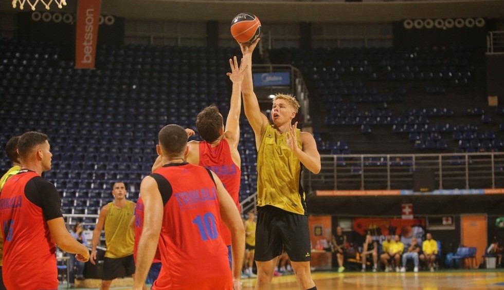 A generic square placeholder image with rounded corners in a figure.