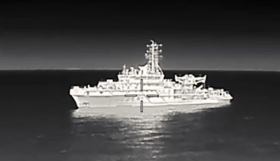 A generic square placeholder image with rounded corners in a figure.