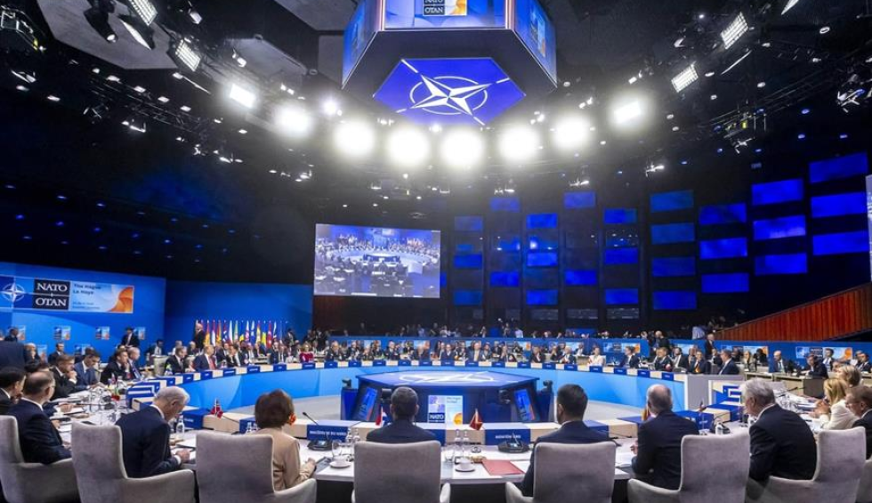 A generic square placeholder image with rounded corners in a figure.