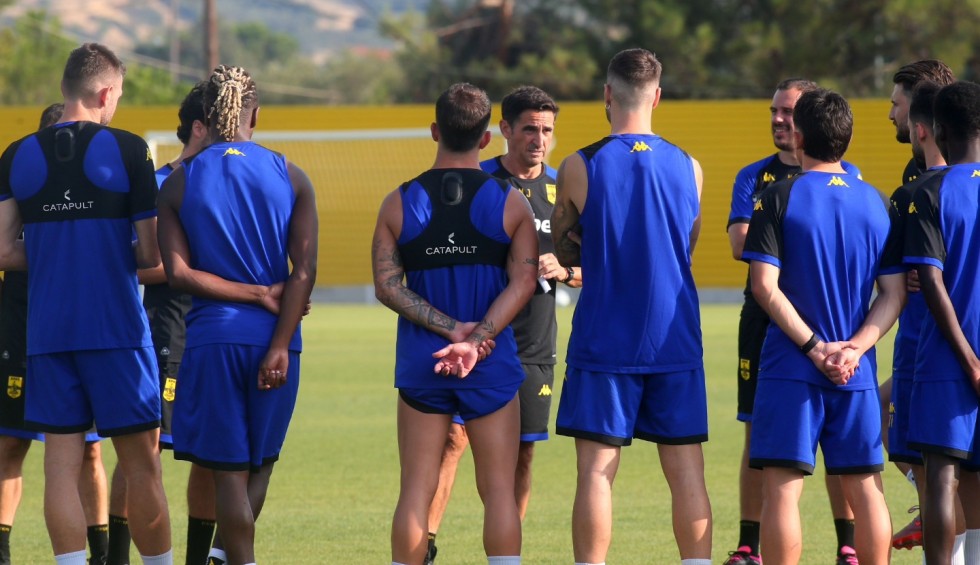 A generic square placeholder image with rounded corners in a figure.