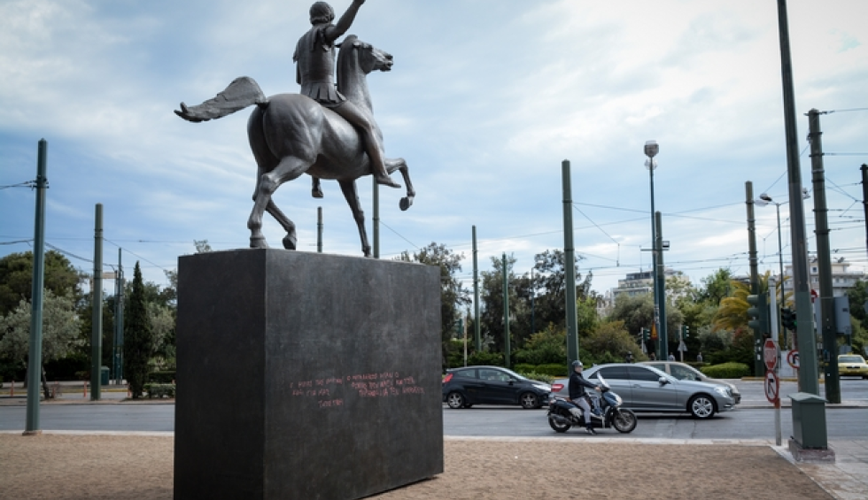 A generic square placeholder image with rounded corners in a figure.