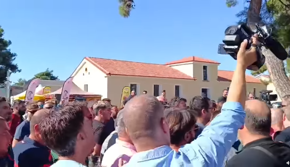 A generic square placeholder image with rounded corners in a figure.