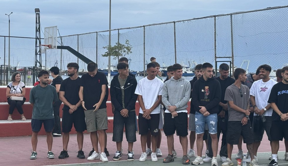 A generic square placeholder image with rounded corners in a figure.