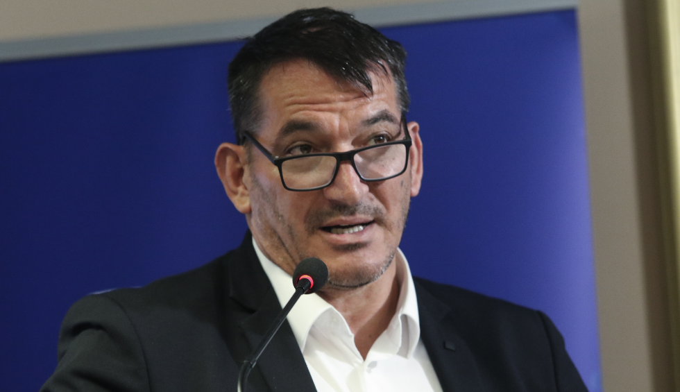 A generic square placeholder image with rounded corners in a figure.