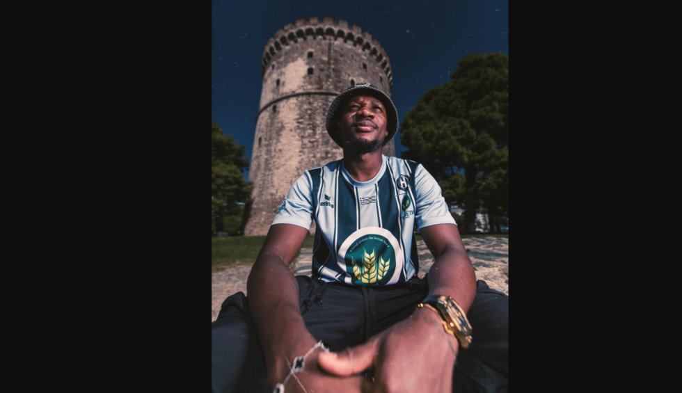 A generic square placeholder image with rounded corners in a figure.