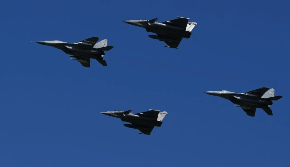 A generic square placeholder image with rounded corners in a figure.