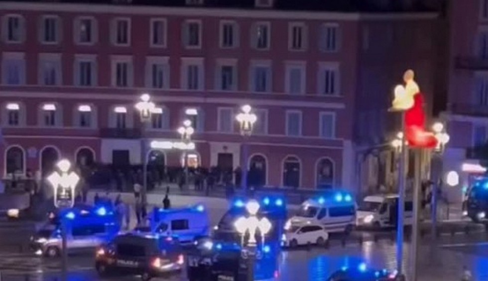 A generic square placeholder image with rounded corners in a figure.