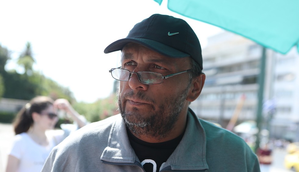 A generic square placeholder image with rounded corners in a figure.