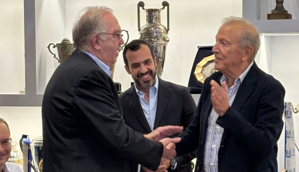 A generic square placeholder image with rounded corners in a figure.