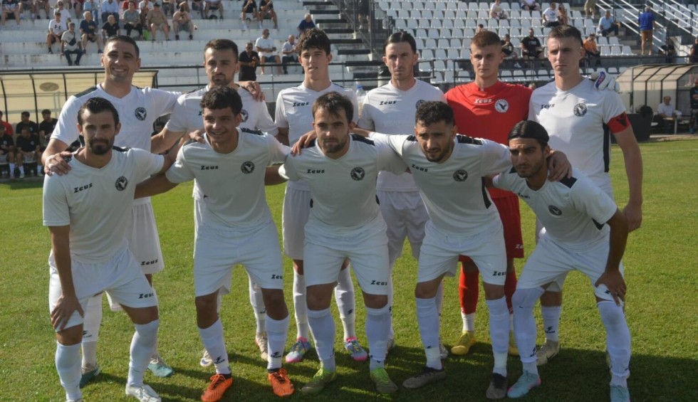 A generic square placeholder image with rounded corners in a figure.